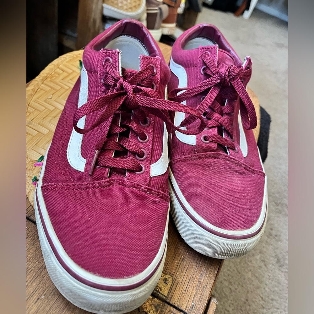 Maroon men’s low top vans lace up sneakers size 10